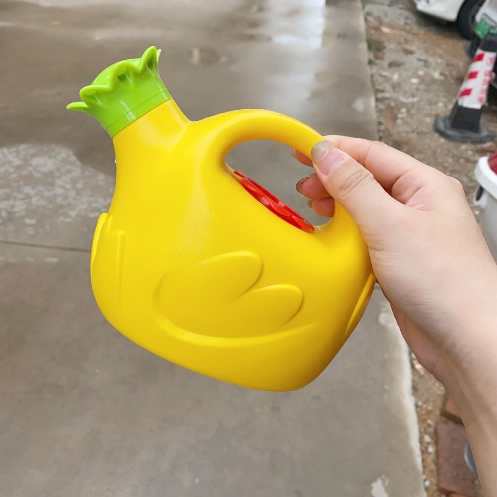 Portable Plastic Watering Can  – обзор и цена Gardening Tools For Kids