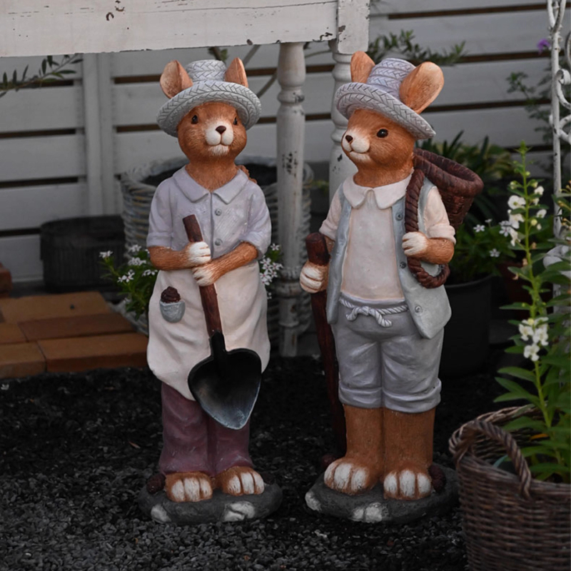 Cartoon Squirrel Holding Shove – обзор и цена Gardening Tools Spade